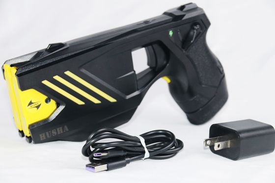 Διπλό φυσίγγια αδιάβροχο IP57 Digital Display Stun Gun Conducted Energy Weapon